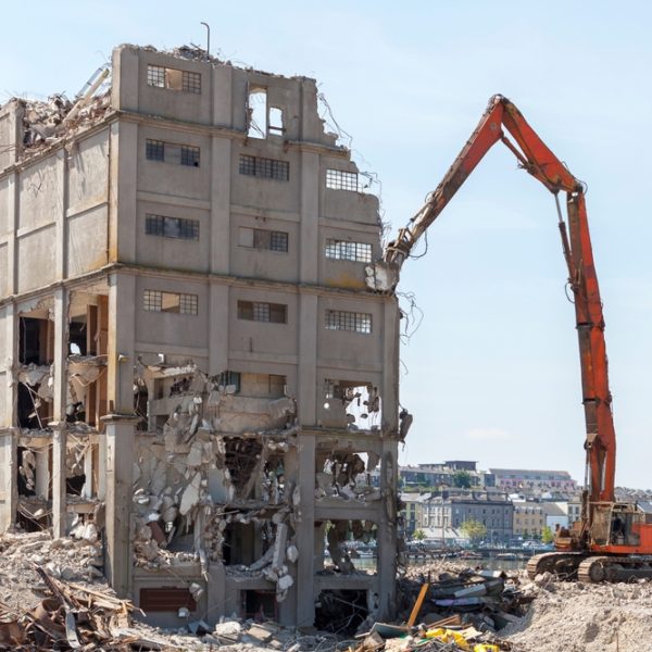 Demolition,Of,The,Old,Building,With,Sloopkraan,,Hydraulic,Crasher,Machine